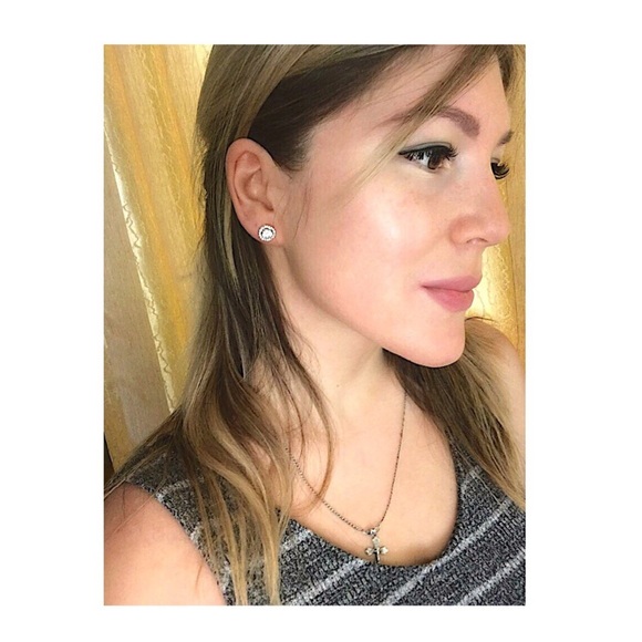 18k silver stud earrings - Picture 6 of 7